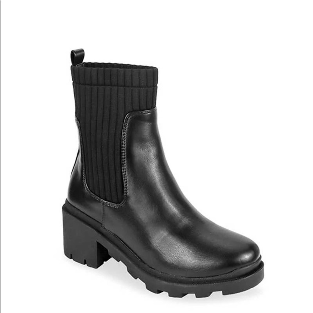 NWT!! BLack, Size 10, Women’s Pull on Knit Black Combat Boot